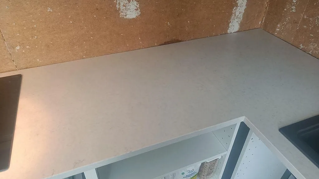 Køkkenbordplade i Silestone Snowy Ibiza, Harestad – billede 4