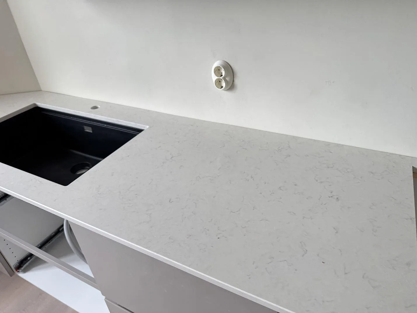 Køkkenbordplade i Silestone Snowy Ibiza, Helsingborg – billede 3