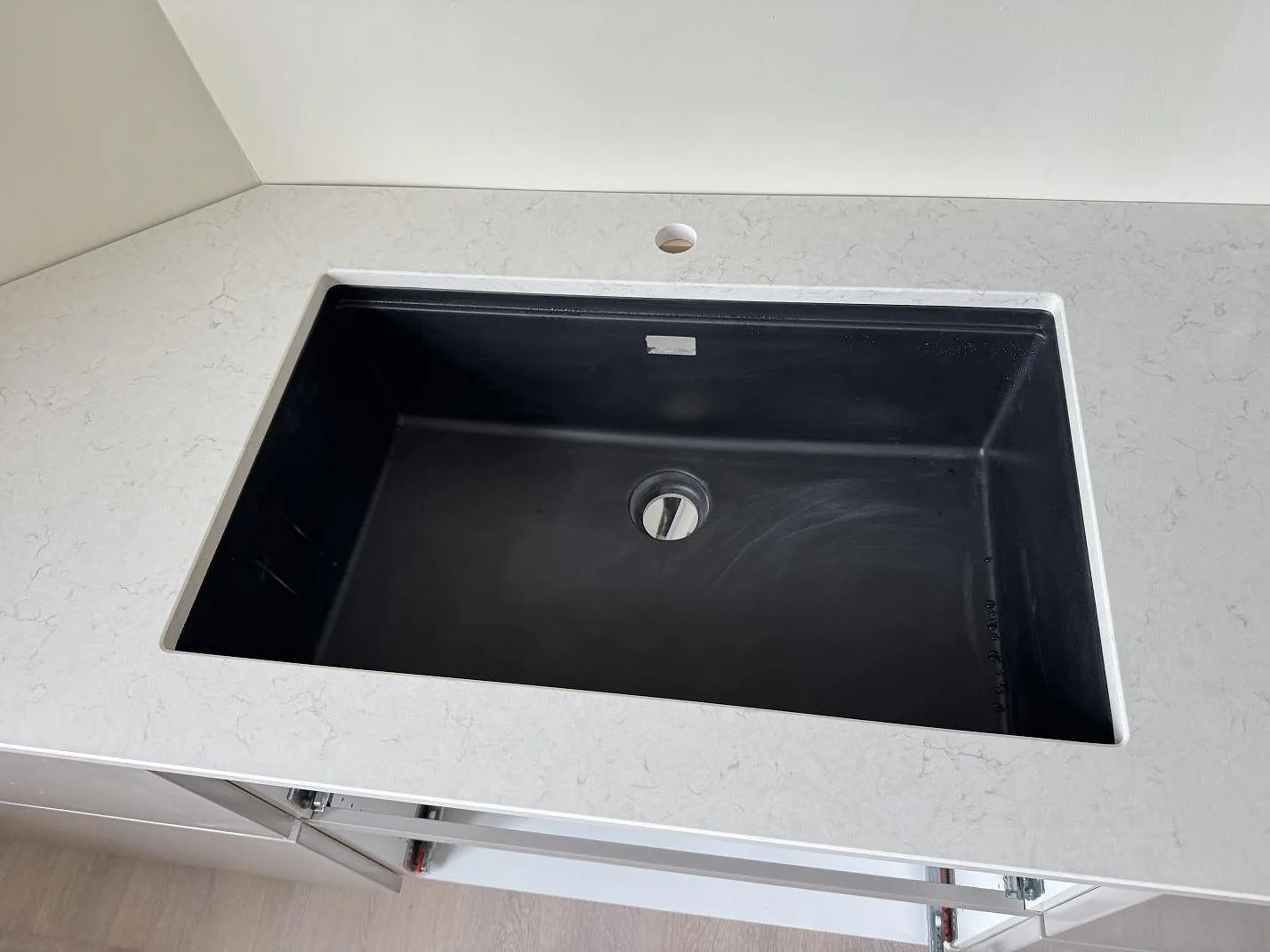 Køkkenbordplade i Silestone Snowy Ibiza, Helsingborg – billede 4
