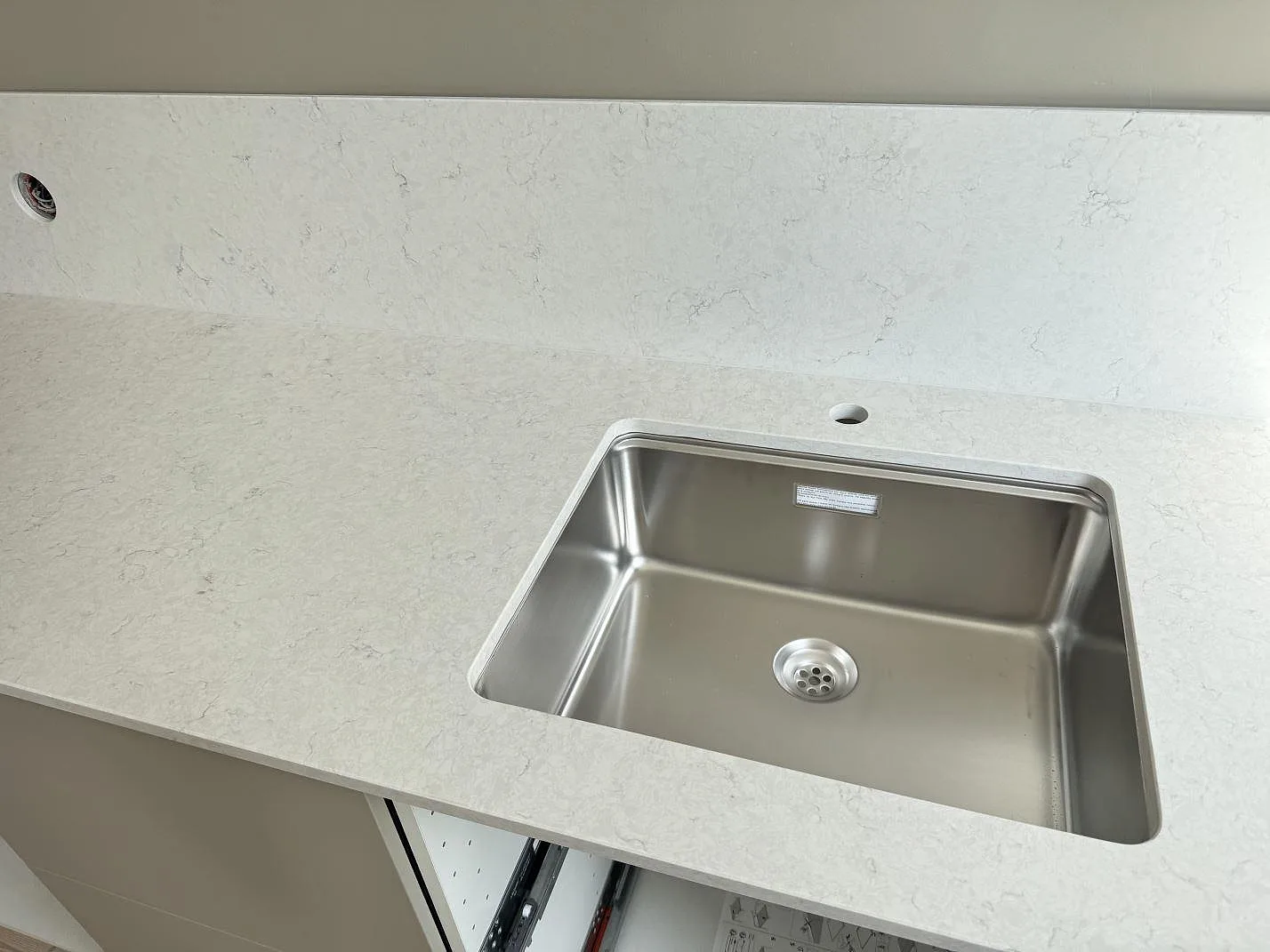 Køkkenbordplade i Silestone Snowy Ibiza, Helsingborg – billede 4