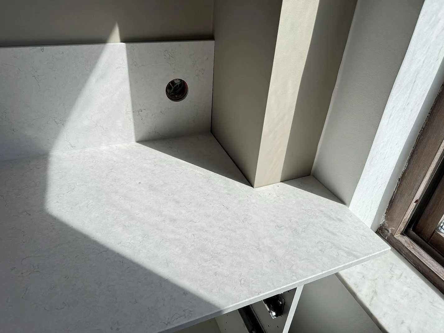 Køkkenbordplade i Silestone Snowy Ibiza, Helsingborg – billede 5