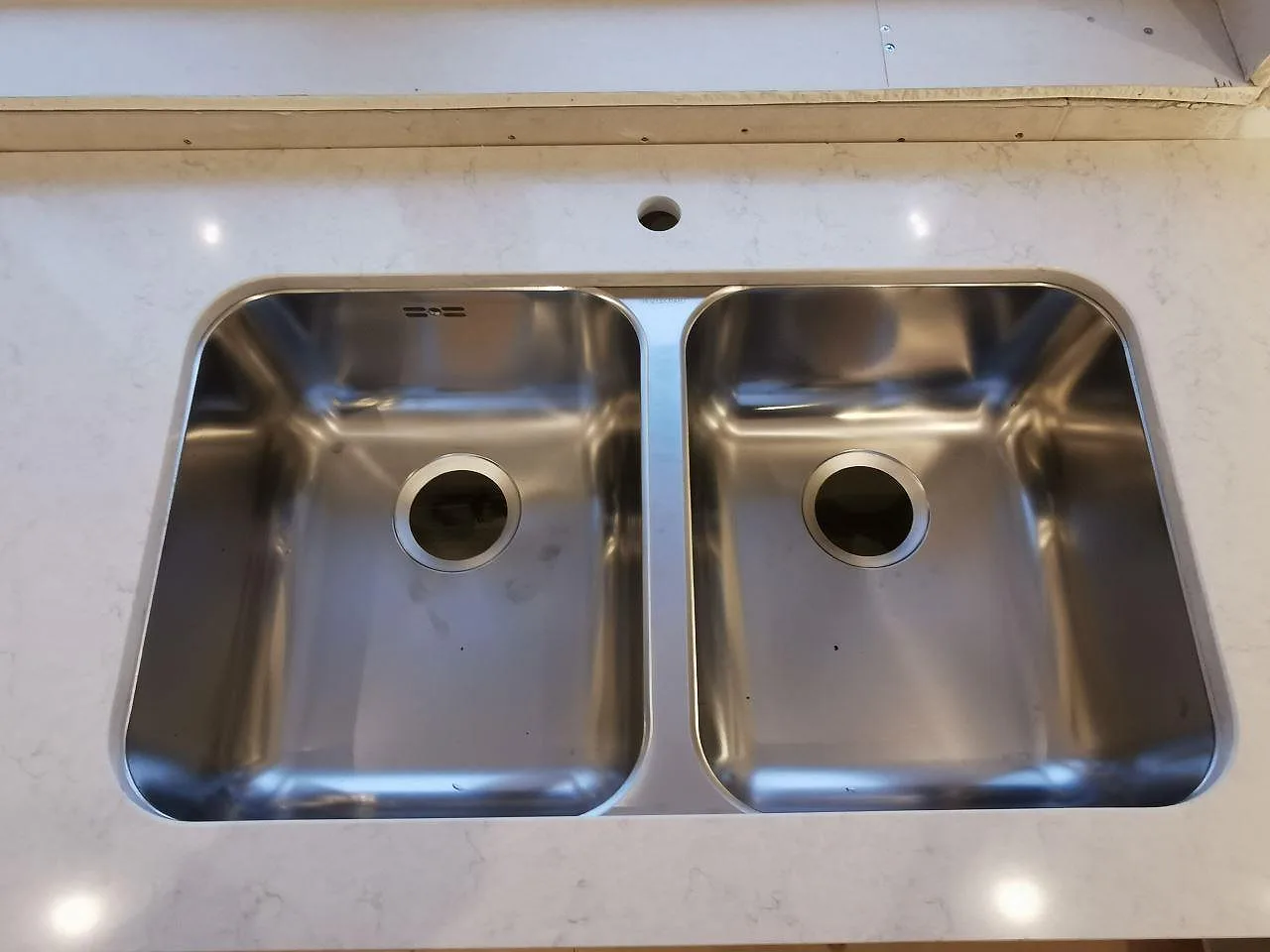 Køkkenbordplade i Silestone Snowy Ibiza, Hindås – billede 2