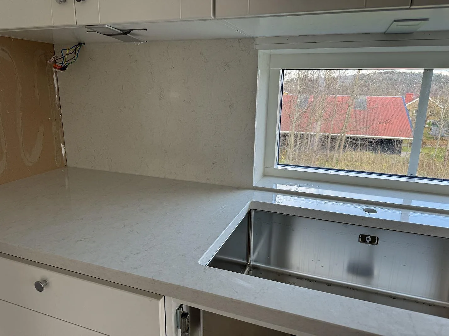Køkkenbordplade i Silestone Snowy Ibiza, Hisings Kärra – billede 2