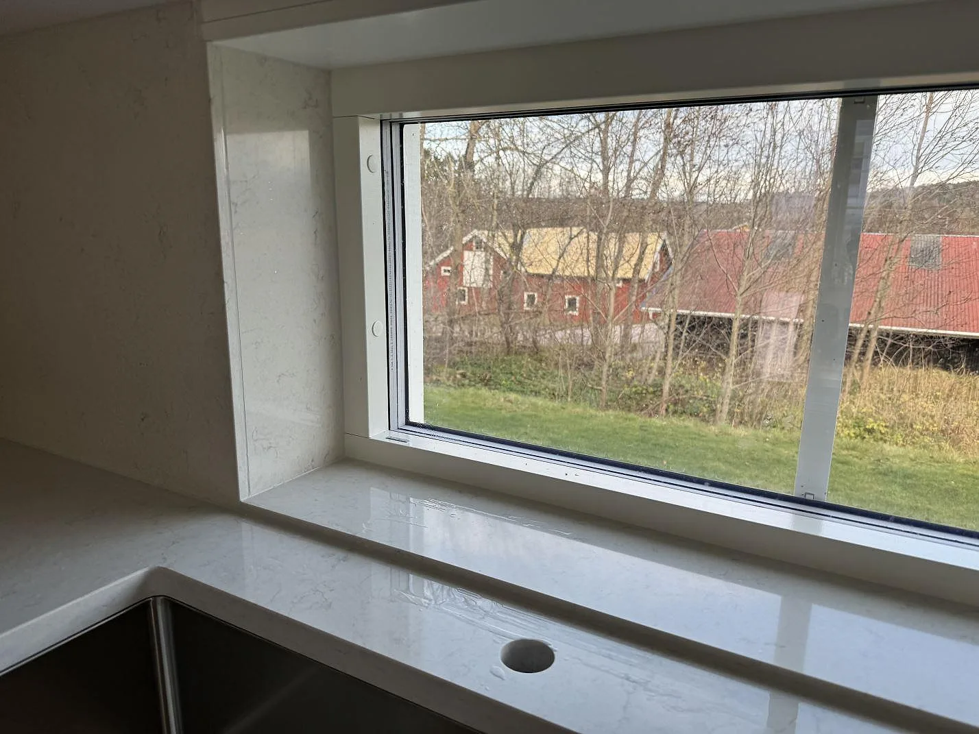Køkkenbordplade i Silestone Snowy Ibiza, Hisings Kärra – billede 4
