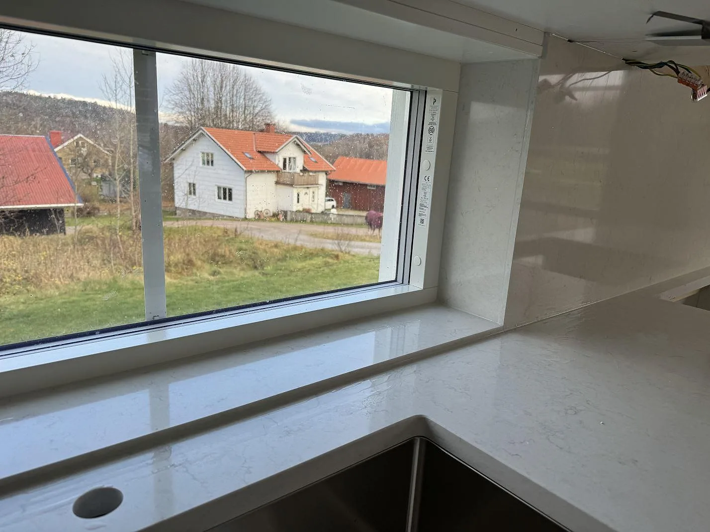 Køkkenbordplade i Silestone Snowy Ibiza, Hisings Kärra – billede 3