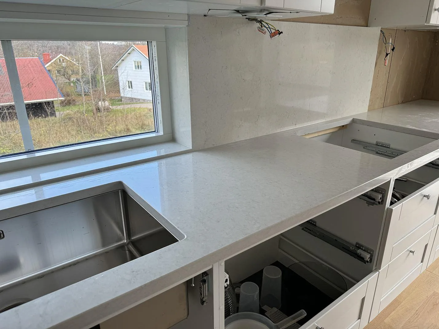 Køkkenbordplade i Silestone Snowy Ibiza, Hisings Kärra
