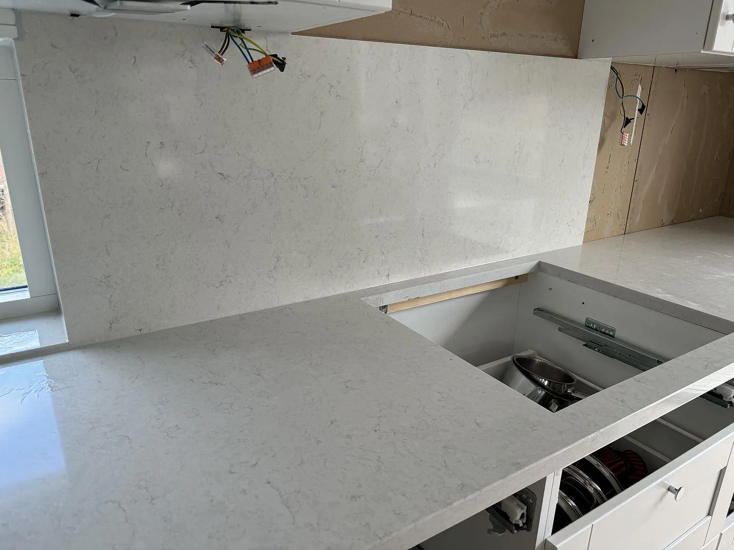 Køkkenbordplade i Silestone Snowy Ibiza, Hisings Kärra – billede 7