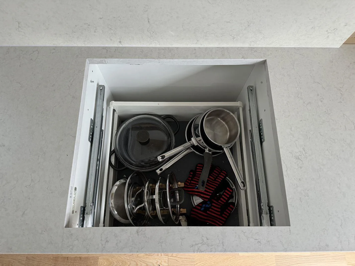 Køkkenbordplade i Silestone Snowy Ibiza, Hisings Kärra – billede 8