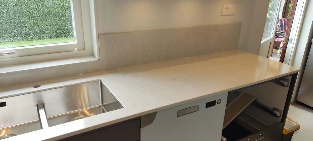 Køkkenbordplade i Silestone Snowy Ibiza, Hjärup – billede 3