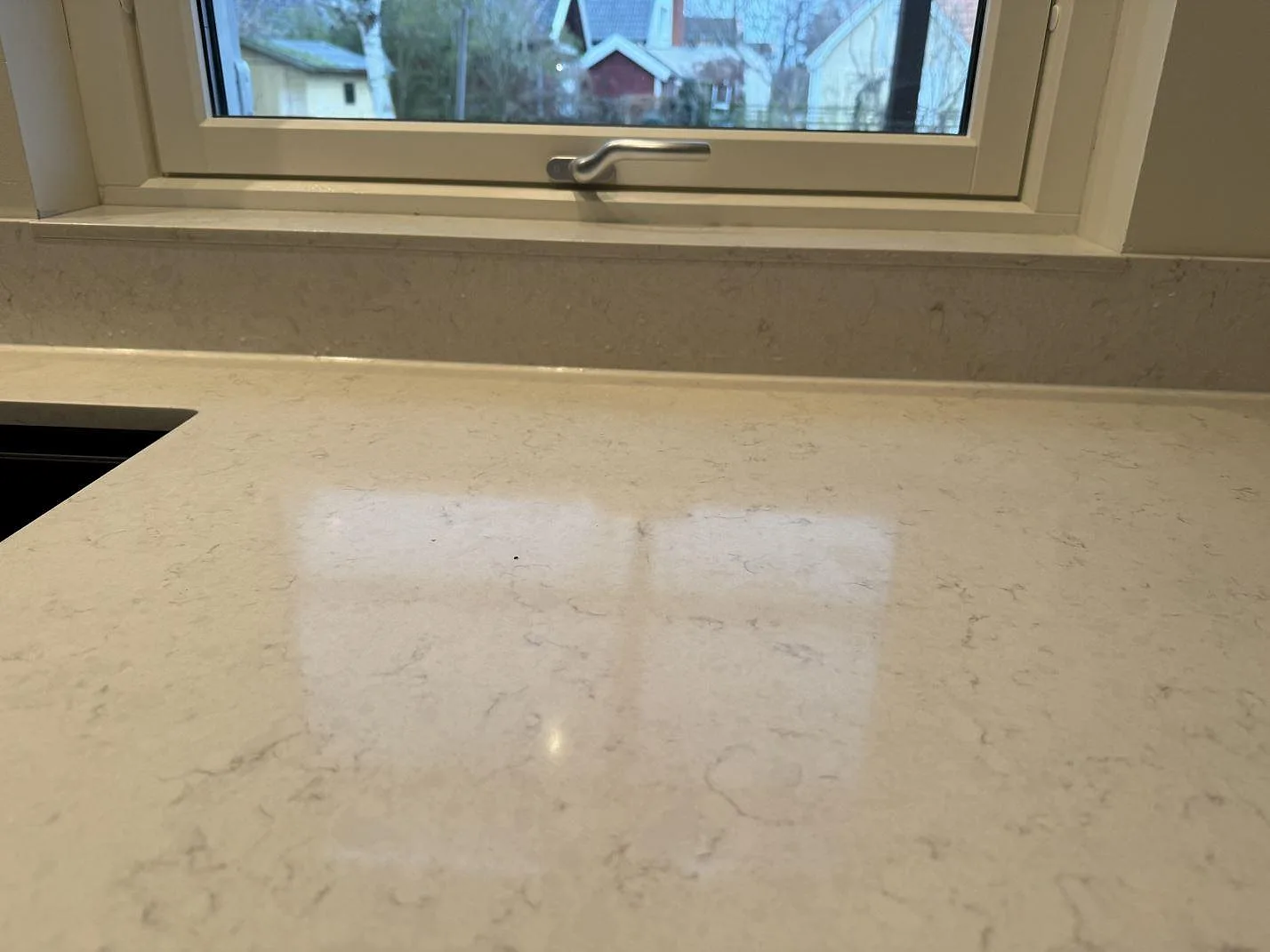 Køkkenbordplade i Silestone Snowy Ibiza, Höllviken – billede 8