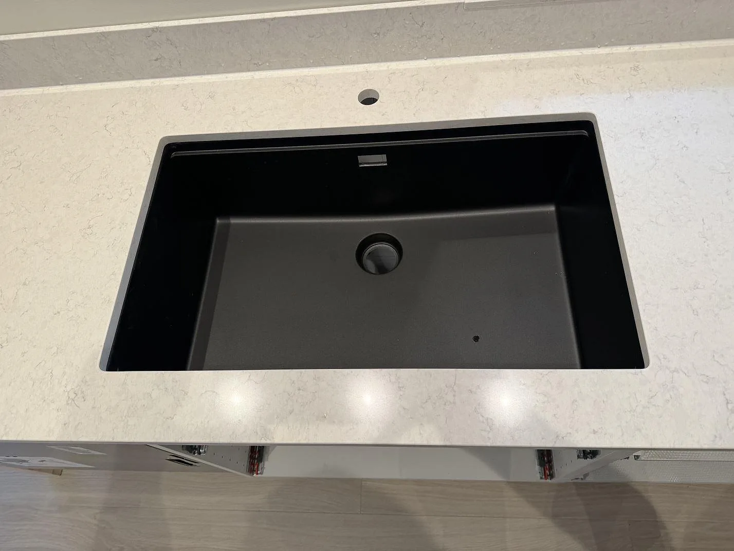 Køkkenbordplade i Silestone Snowy Ibiza, Höllviken – billede 6