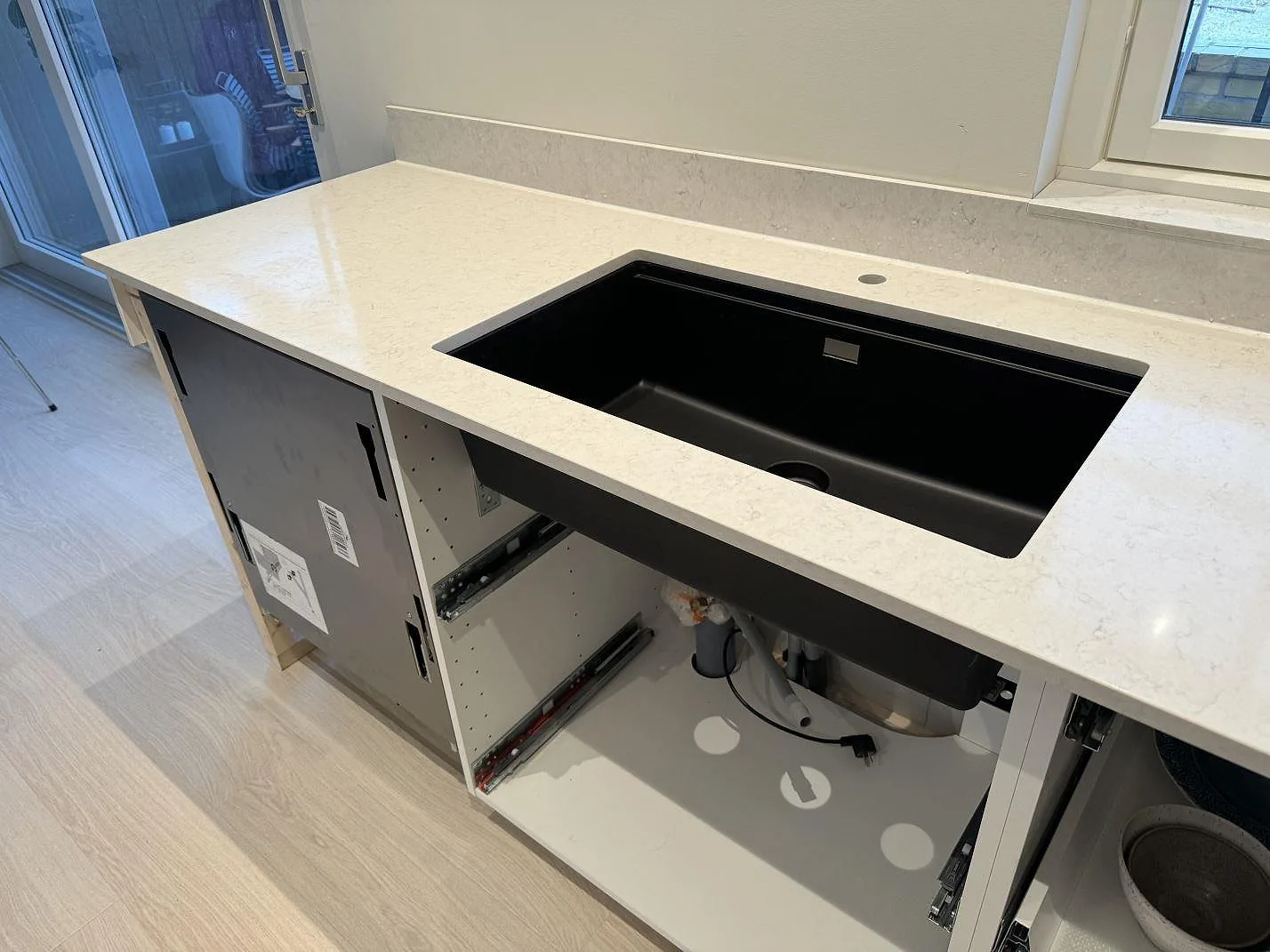 Køkkenbordplade i Silestone Snowy Ibiza, Höllviken – billede 3