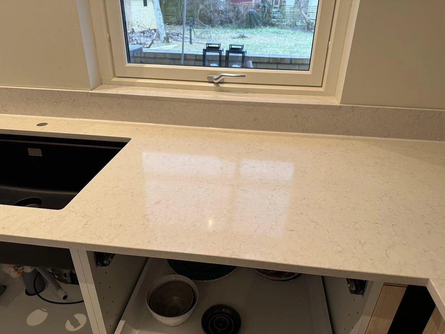 Køkkenbordplade i Silestone Snowy Ibiza, Höllviken – billede 4