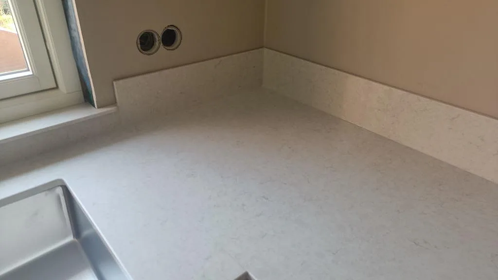 Køkkenbordplade i Silestone Snowy Ibiza, Höllviken – billede 4