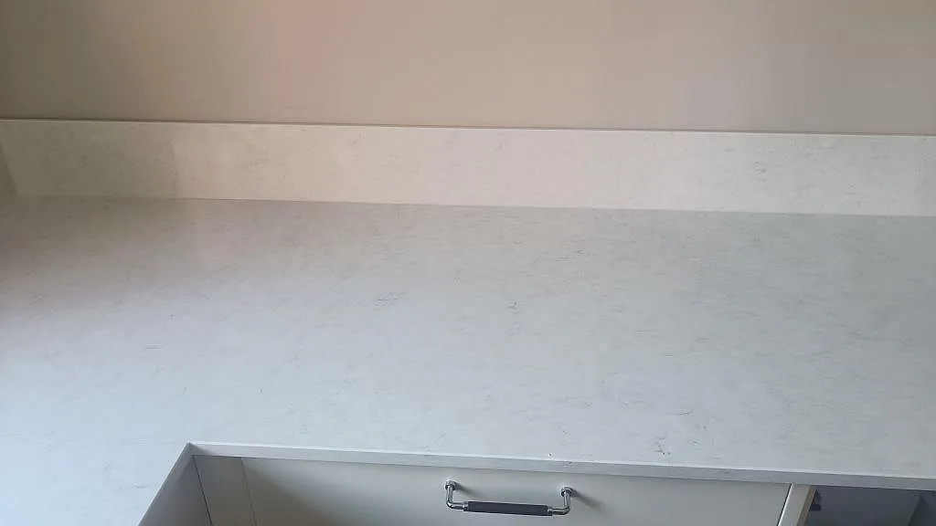Køkkenbordplade i Silestone Snowy Ibiza, Höllviken – billede 5