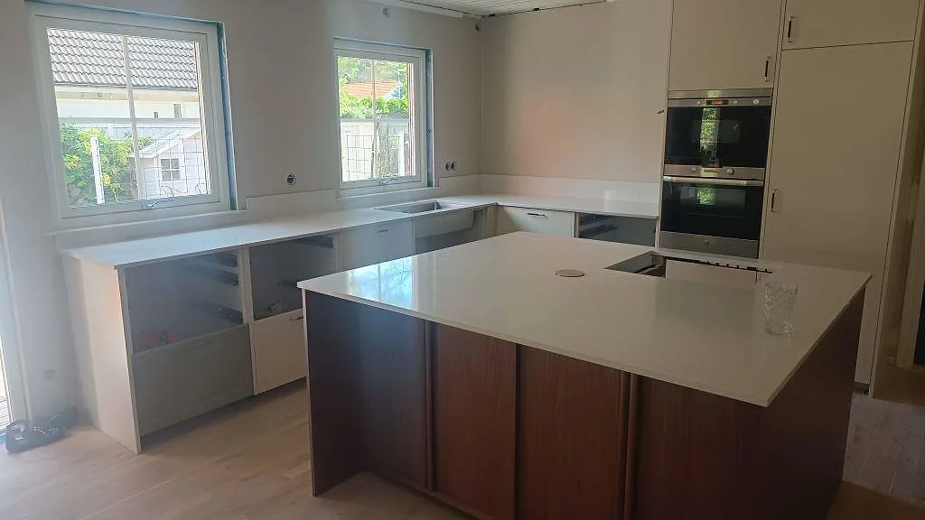 Gennemført projekt: Køkkenbordplade i Silestone Snowy Ibiza, Höllviken.