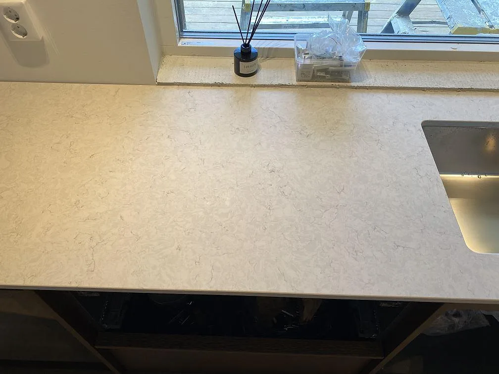 Køkkenbordplade i Silestone Snowy Ibiza, Höllviken – billede 6