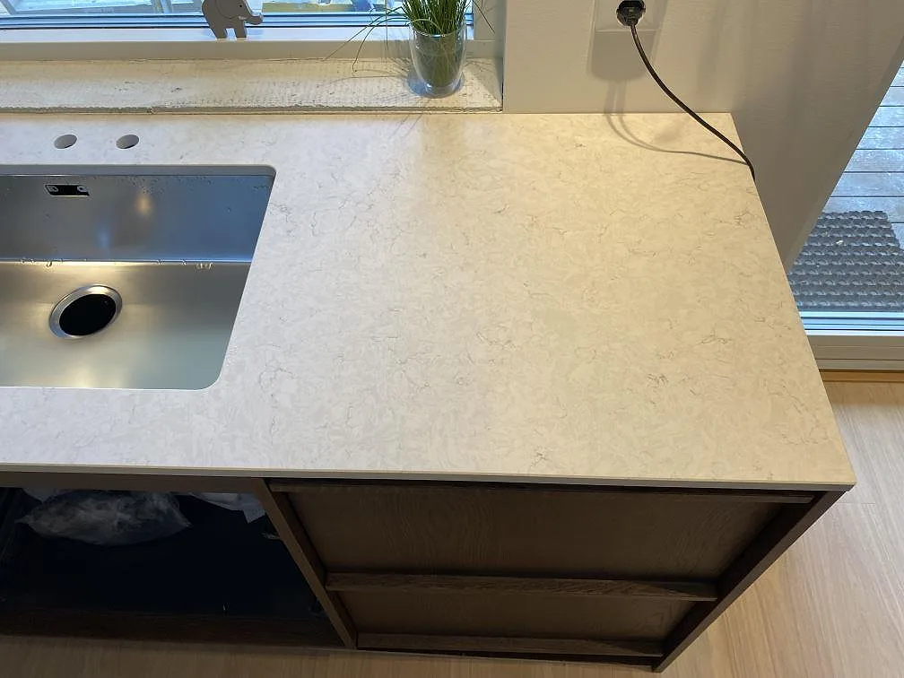 Køkkenbordplade i Silestone Snowy Ibiza, Höllviken – billede 7
