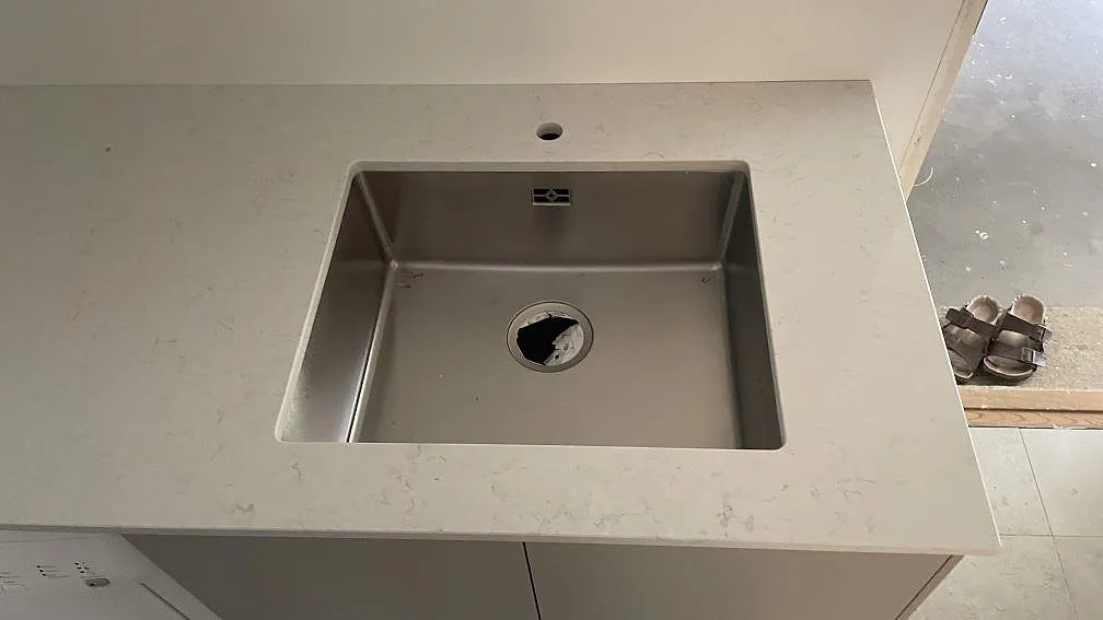 Bordplade i Silestone Snowy Ibiza, Höllviken – billede 2