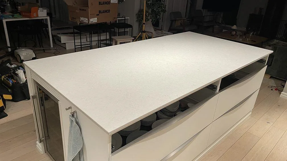 Køkkenbordplade i Silestone Snowy Ibiza, Höllviken – billede 3
