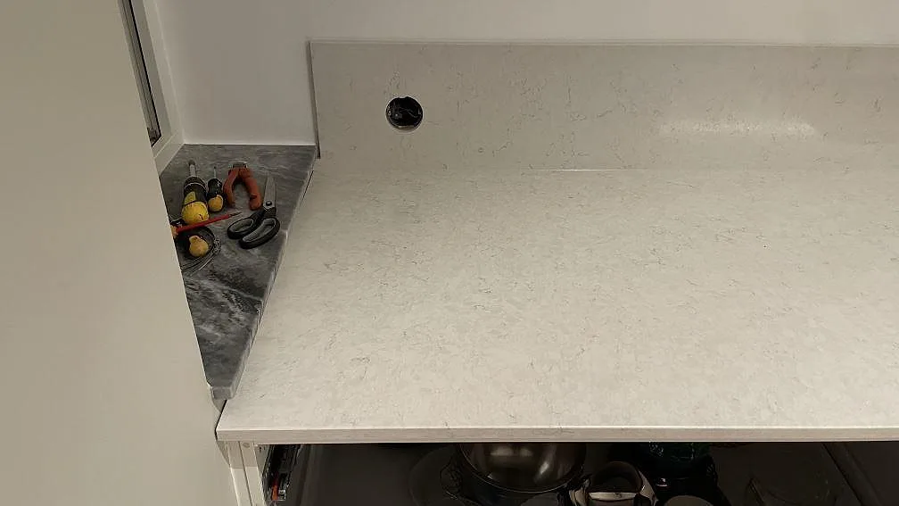 Køkkenbordplade i Silestone Snowy Ibiza, Höllviken – billede 5