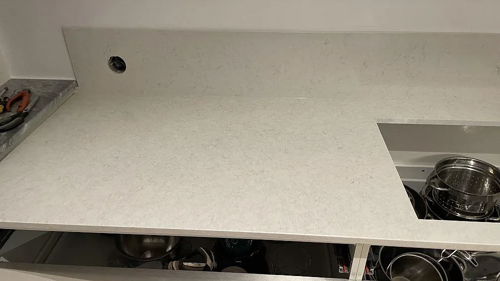 Køkkenbordplade i Silestone Snowy Ibiza, Höllviken – billede 6