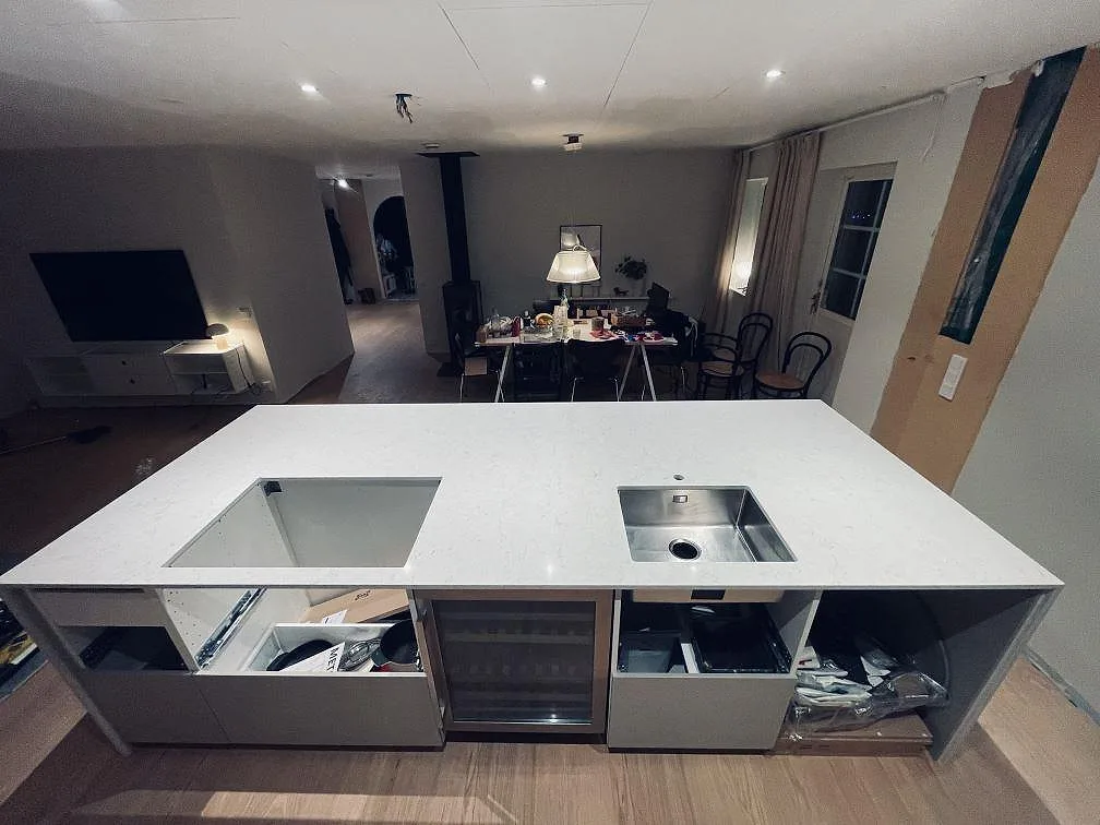 Køkkenbordplade i Silestone Snowy Ibiza, Höllviken – billede 2