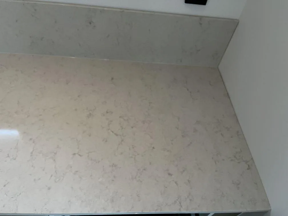 Køkkenbordplade i Silestone Snowy Ibiza, Hönö – billede 5