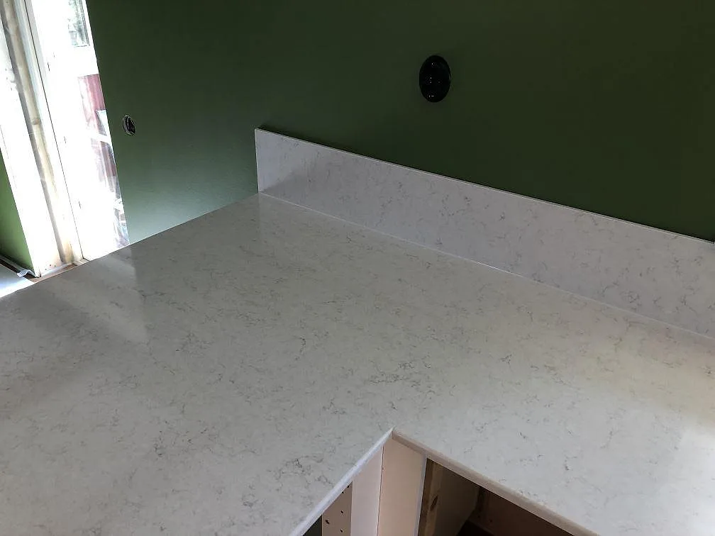 Køkkenbordplade i Silestone Snowy Ibiza, Hörby – billede 2