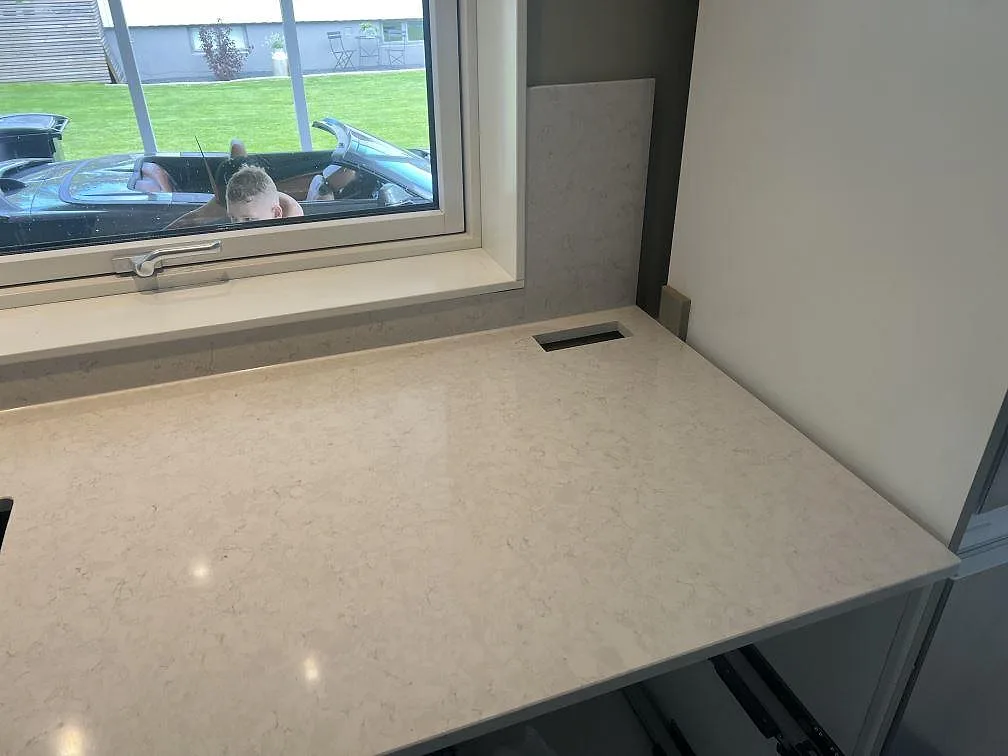 Køkkenbordplade i Silestone Snowy Ibiza, Hovmantorp – billede 4