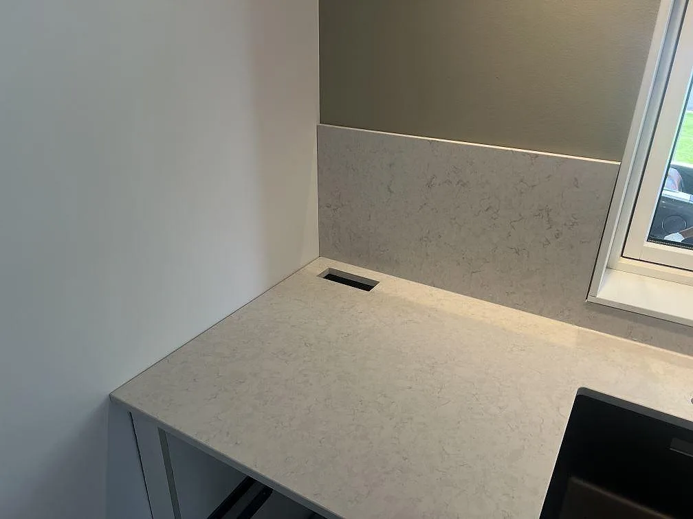 Køkkenbordplade i Silestone Snowy Ibiza, Hovmantorp – billede 3