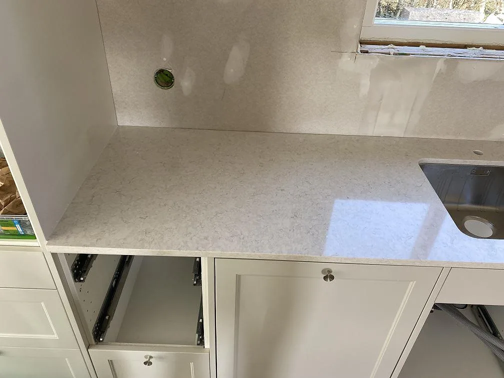 Køkkenbordplade i Silestone Snowy Ibiza, Hunnebostrand – billede 5