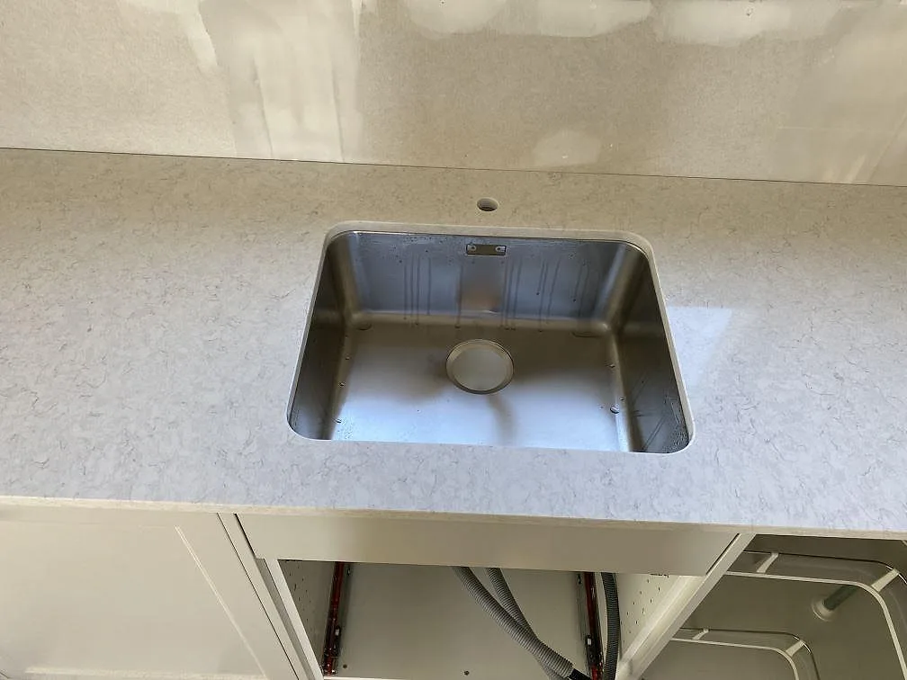 Køkkenbordplade i Silestone Snowy Ibiza, Hunnebostrand – billede 2