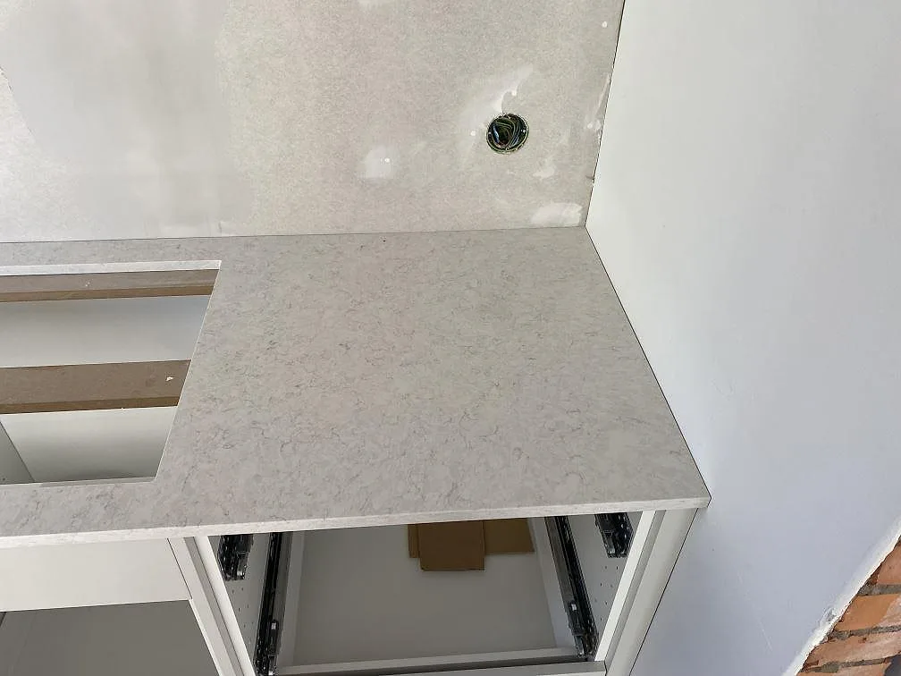 Køkkenbordplade i Silestone Snowy Ibiza, Hunnebostrand – billede 8