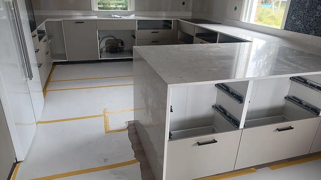 Gennemført projekt: Køkkenbordplade i Silestone Snowy Ibiza, Huskvarna.