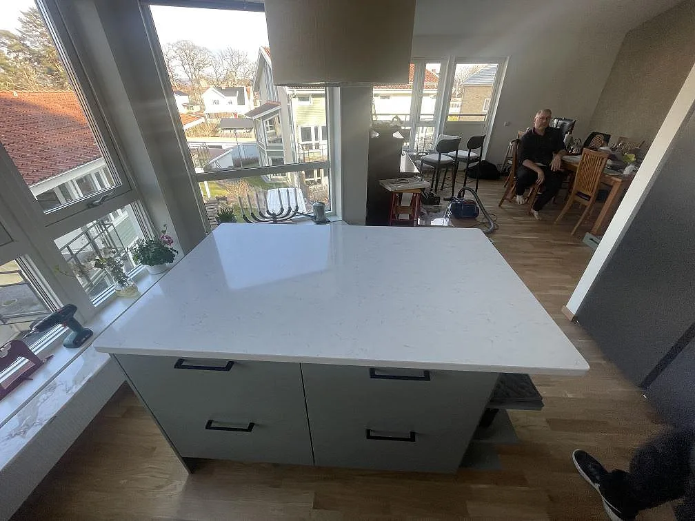 Køkkenbordplade i Silestone Snowy Ibiza, Jönköping – billede 2