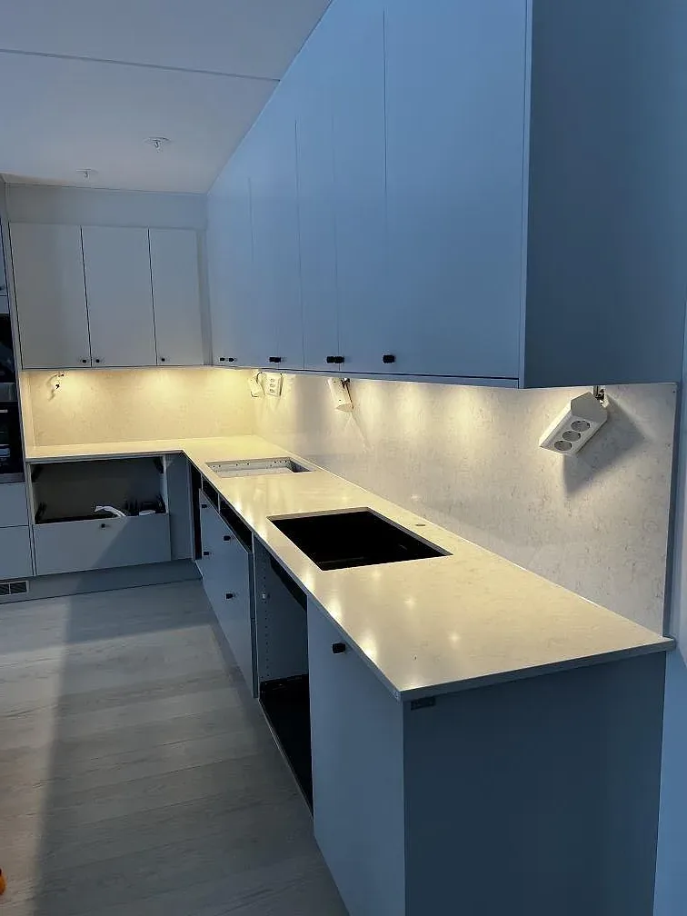 Køkkenbordplade i Silestone Snowy Ibiza, Kalmar