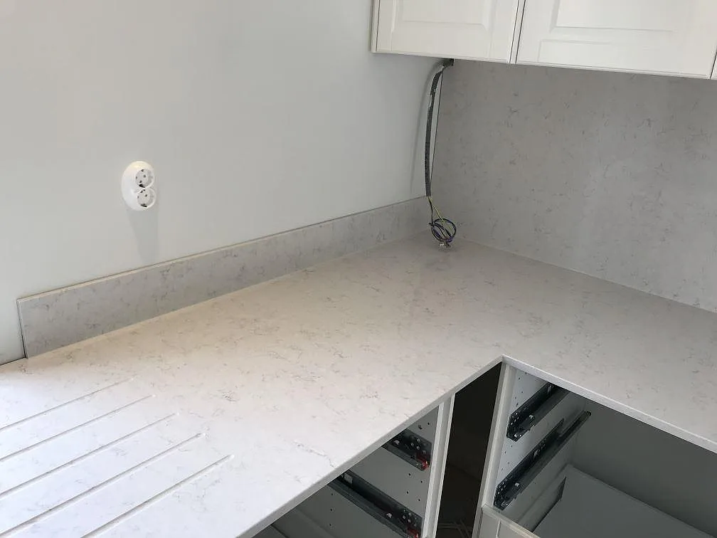 Køkkenbordplade i Silestone Snowy Ibiza, Karlshamn – billede 3