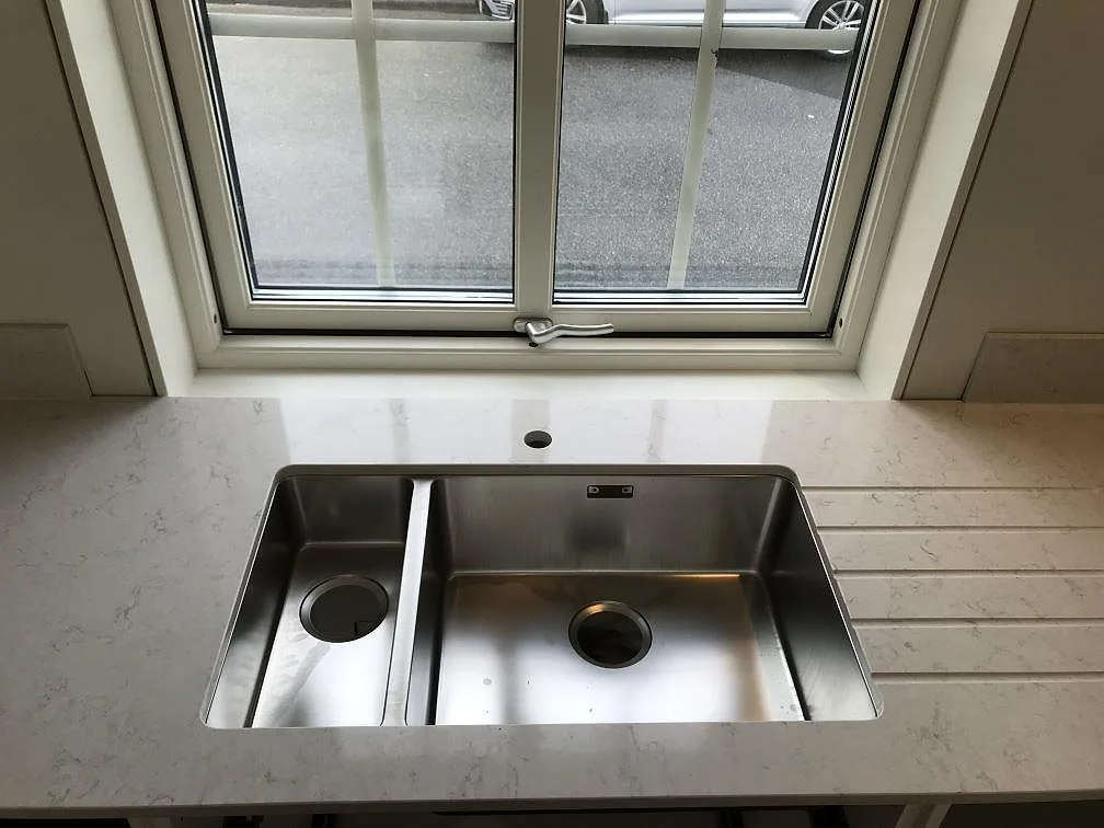 Køkkenbordplade i Silestone Snowy Ibiza, Karlshamn – billede 2