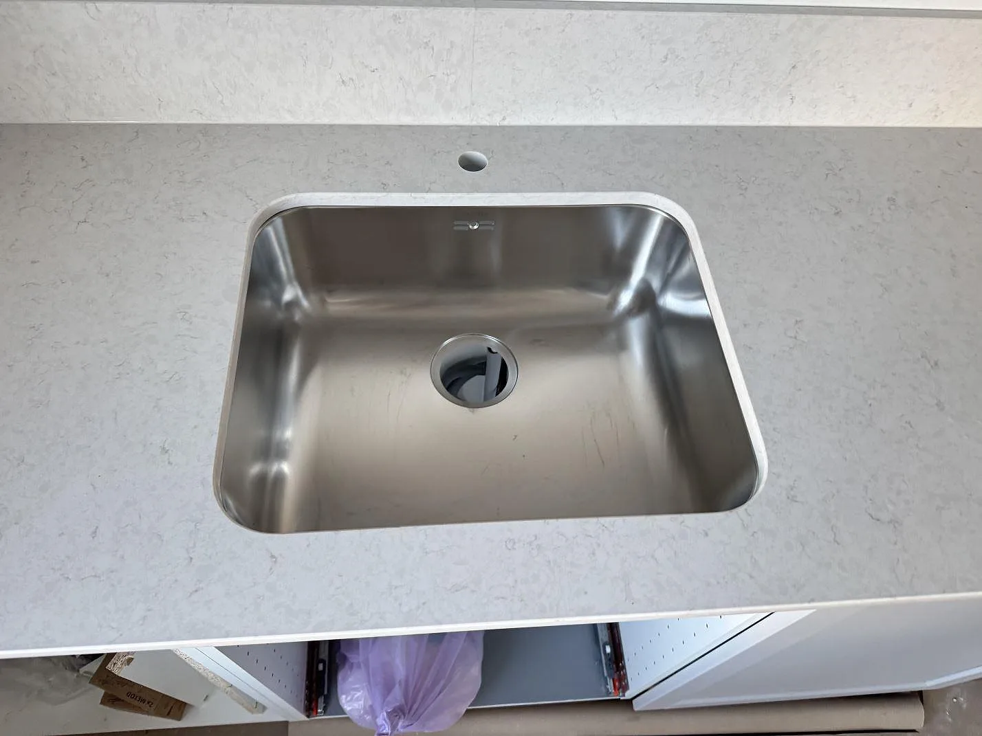 Køkkenbordplade i Silestone Snowy Ibiza, Karlshamn – billede 2