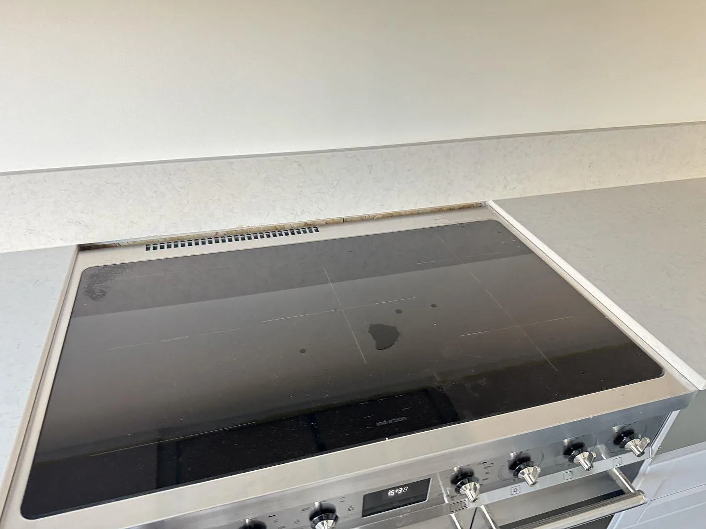 Køkkenbordplade i Silestone Snowy Ibiza, Karlshamn – billede 5