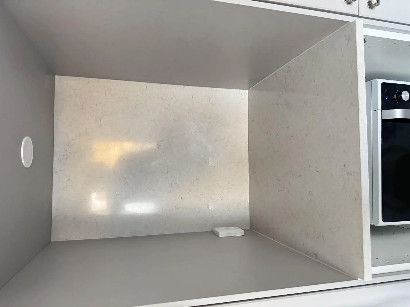 Køkkenbordplade i Silestone Snowy Ibiza, Karlshamn – billede 7