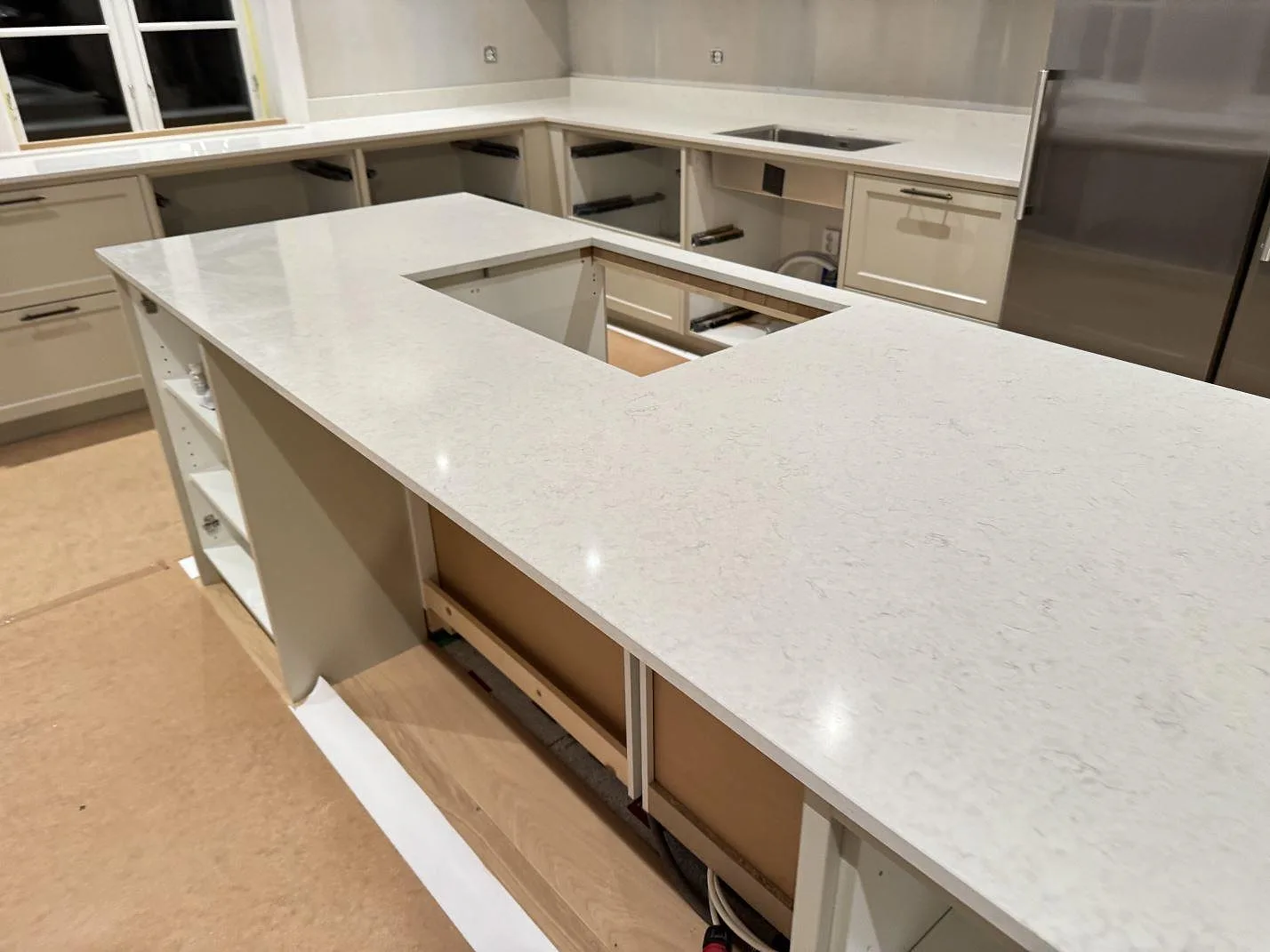 Køkkenbordplade i Silestone Snowy Ibiza, Karlshamn – billede 4