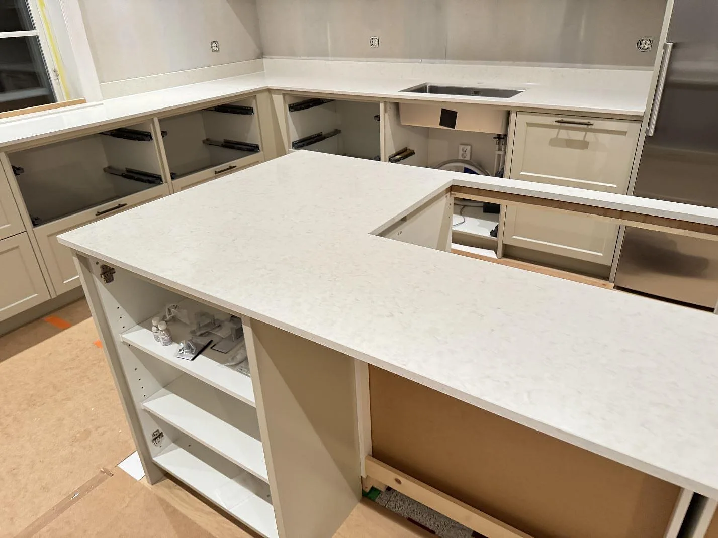 Køkkenbordplade i Silestone Snowy Ibiza, Karlshamn – billede 3