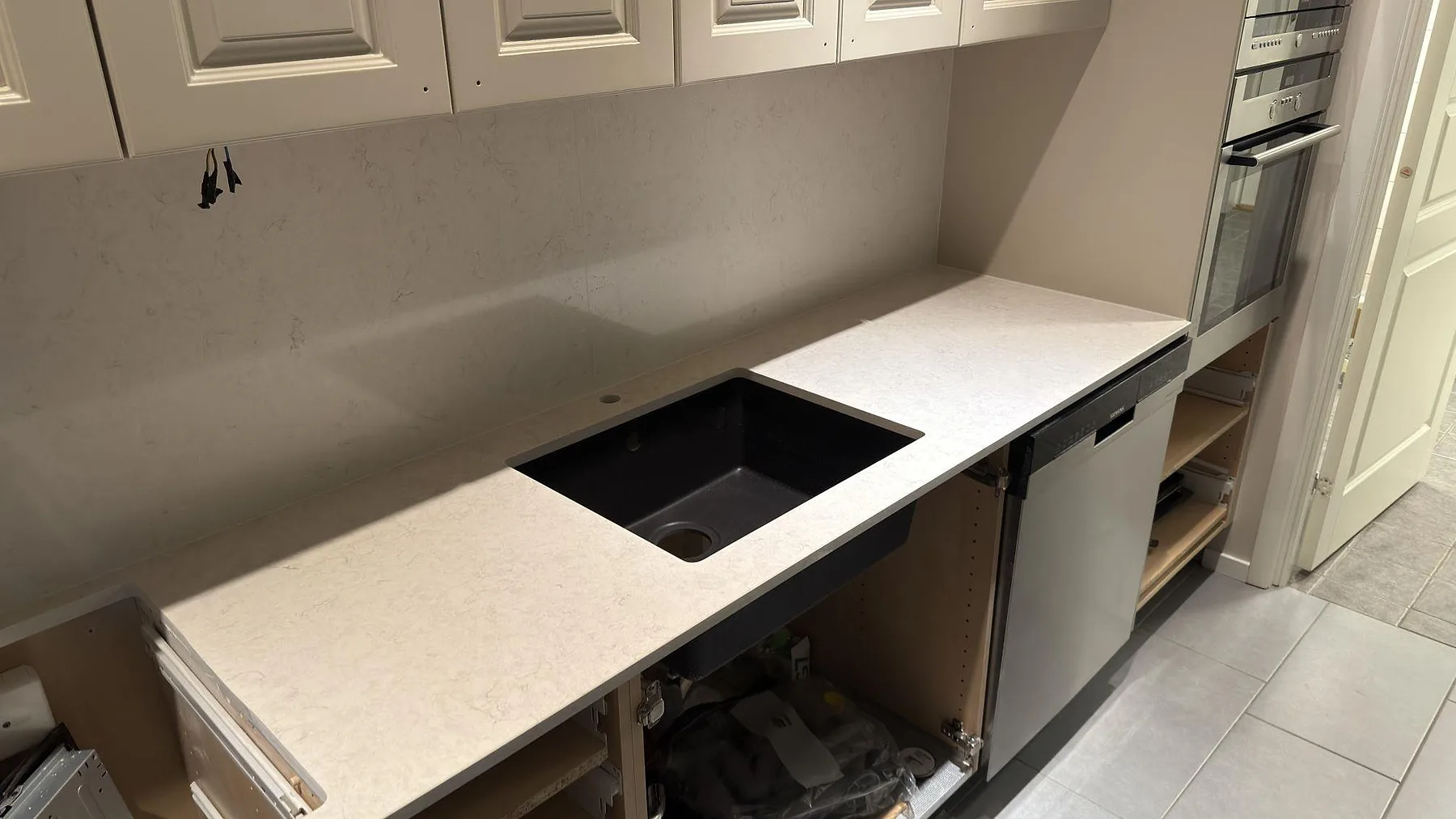 Køkkenbordplade i Silestone Snowy Ibiza, Katrineholm – billede 3