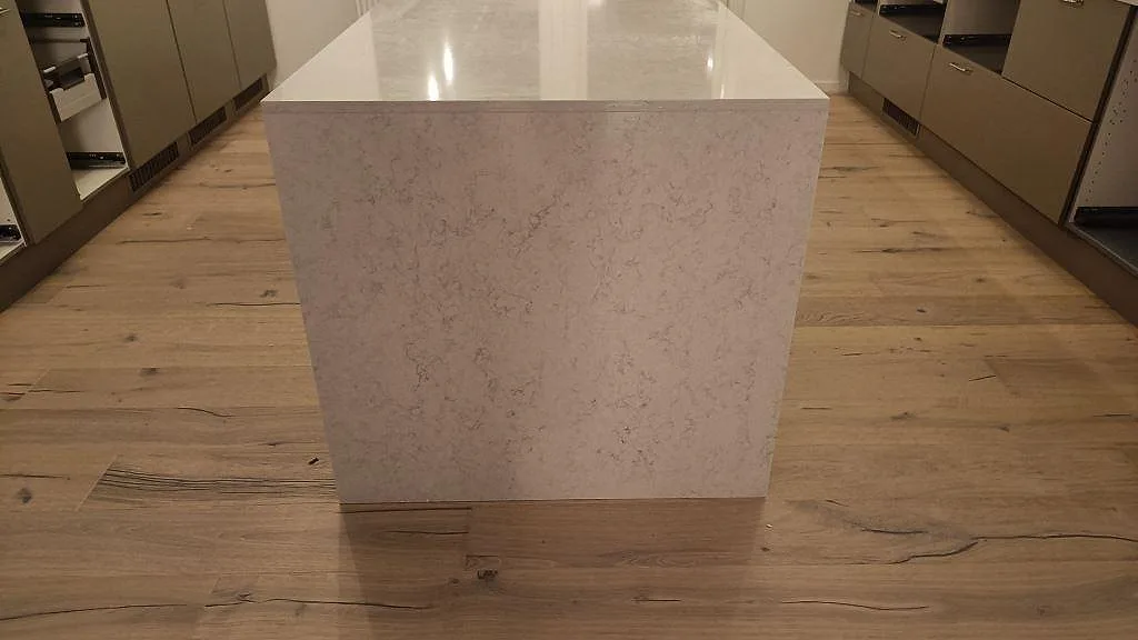 Køkkenbordplade i Silestone Snowy Ibiza, Kivik – billede 2
