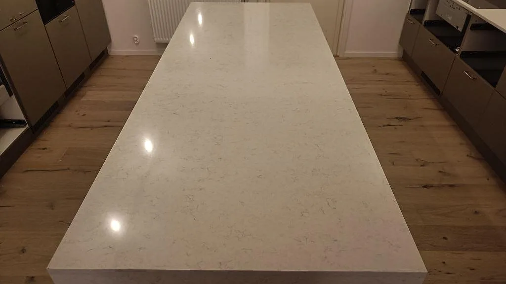 Køkkenbordplade i Silestone Snowy Ibiza, Kivik – billede 4