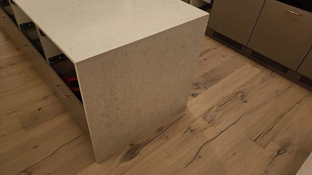 Køkkenbordplade i Silestone Snowy Ibiza, Kivik – billede 3