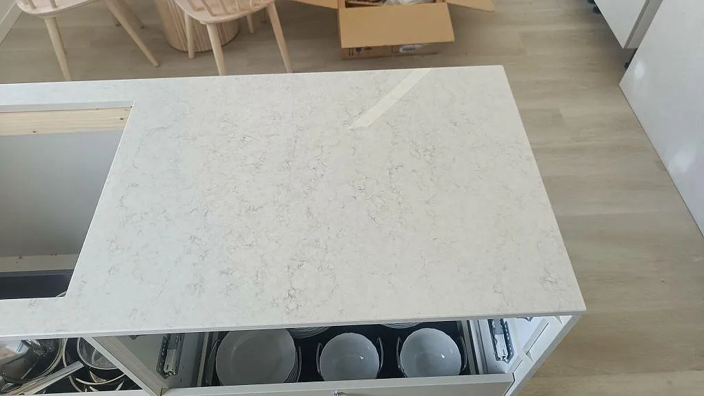 Køkkenbordplade i Silestone Snowy Ibiza, Klippan – billede 8