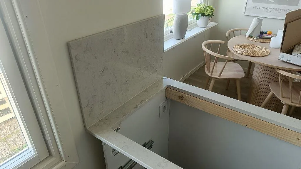 Køkkenbordplade i Silestone Snowy Ibiza, Klippan – billede 4